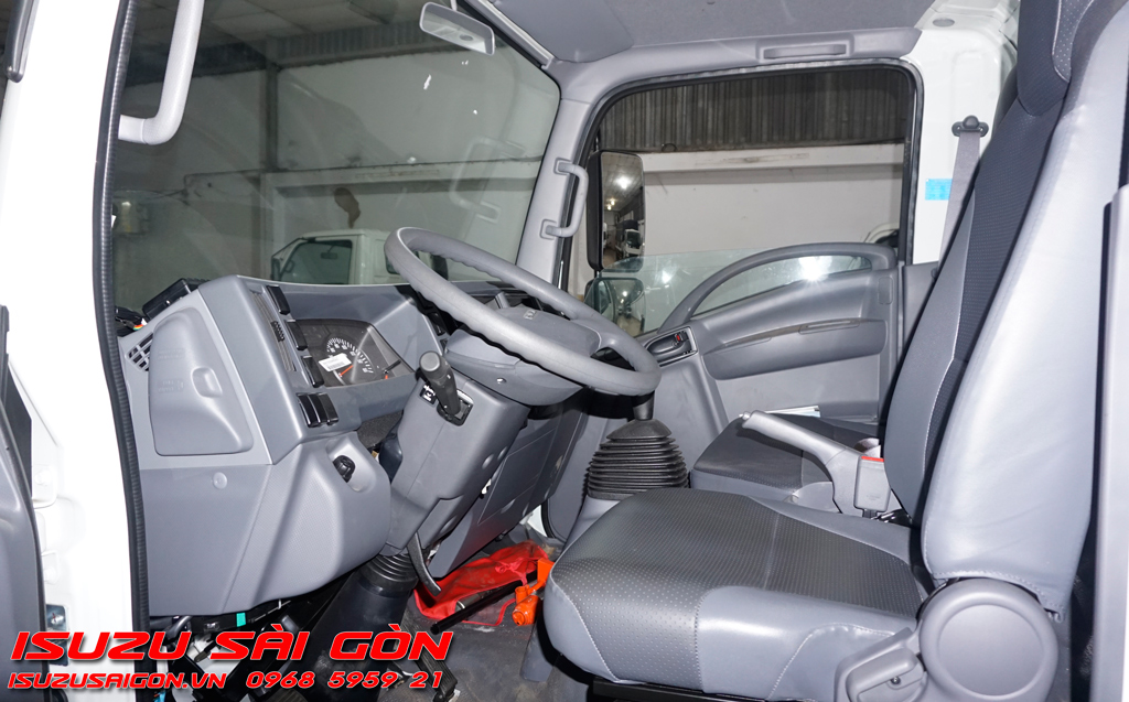 Xe Tải Isuzu QKR 1T9 Tấn Thùng Kín Đầu Vuông 7